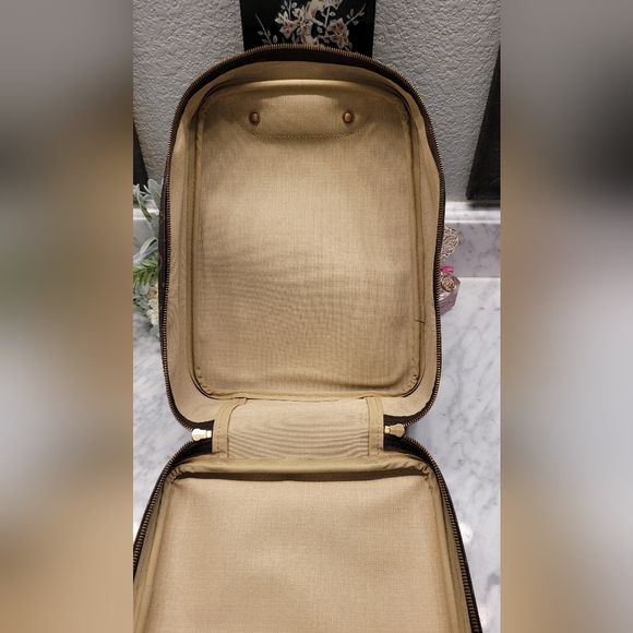 🤎🤎🤎 Louis Vuitton Excursion Monogram Bag w/COA and Dustbag🤎🤎🤎 - Picture 10 of 16